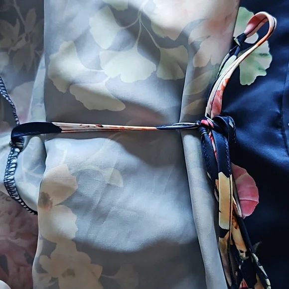 Silky kimono style robe - Picture 5 of 5